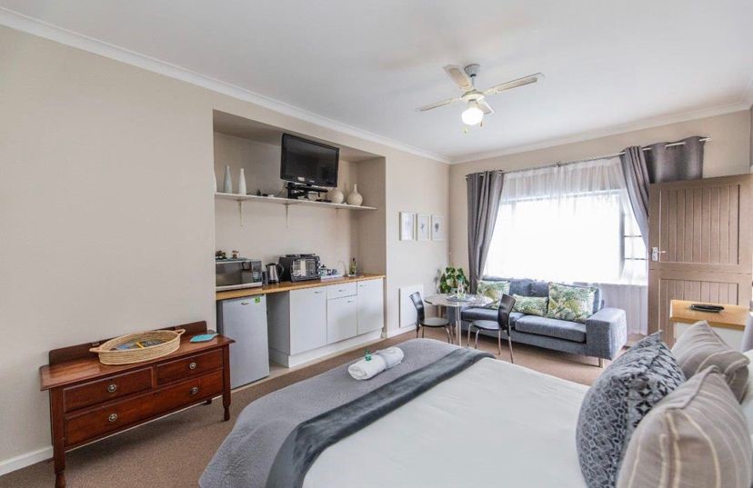 10 Bedroom Property for Sale in Summerstrand Eastern Cape